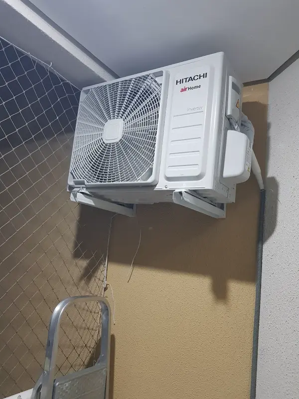 Ar-condicionado instalado pela Zayin, foto postada por Hisashi H. na avaliação