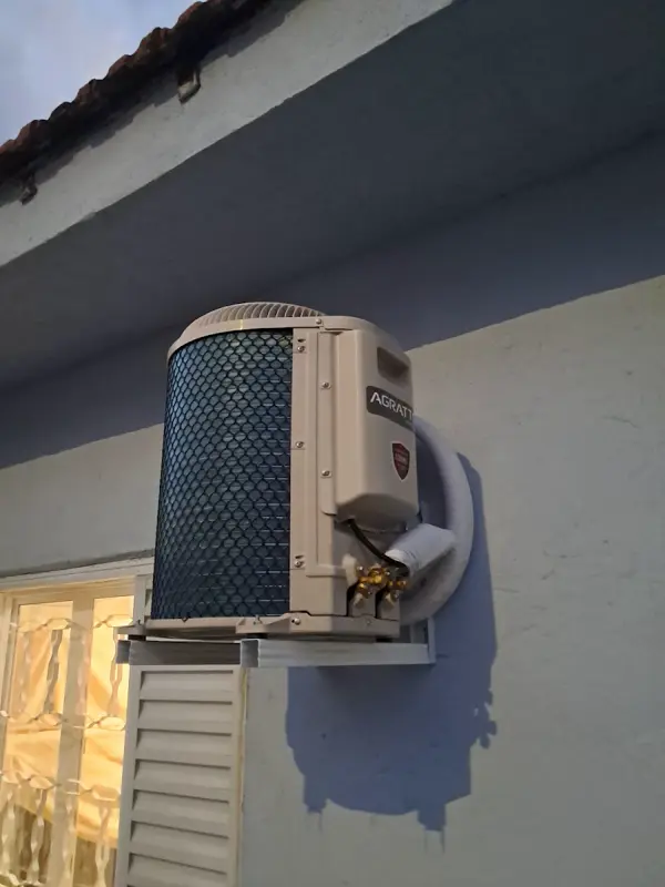 Ar-condicionado instalado pela Zayin, foto postada por Ricardo S. na avaliação